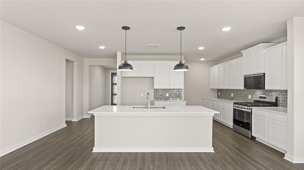 6908 Lincoln Pin Way Property Photo 4