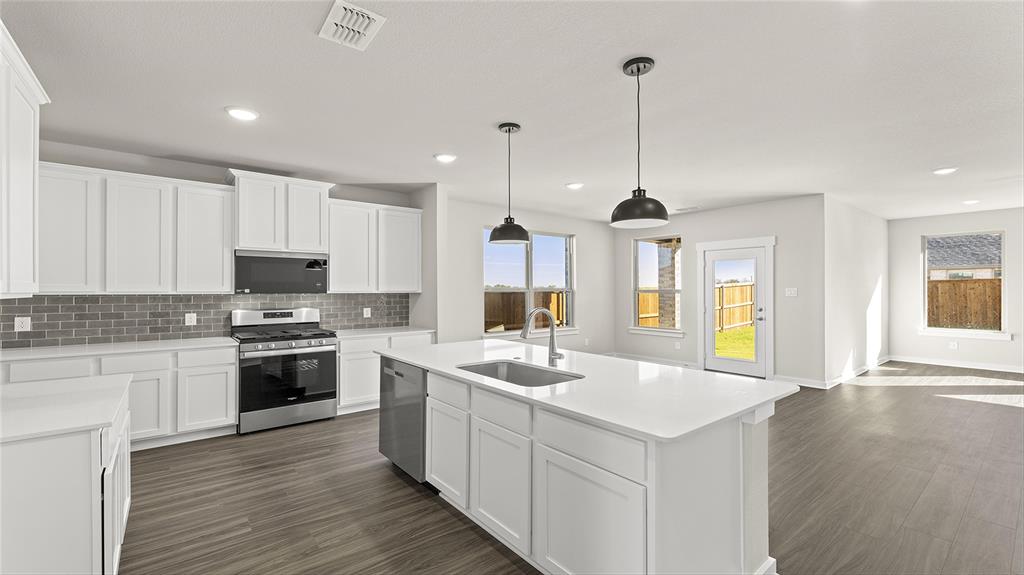 6908 Lincoln Pin Way Property Photo 5