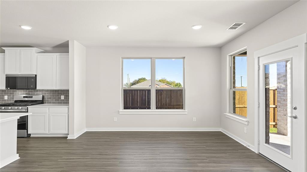 6908 Lincoln Pin Way Property Photo 6