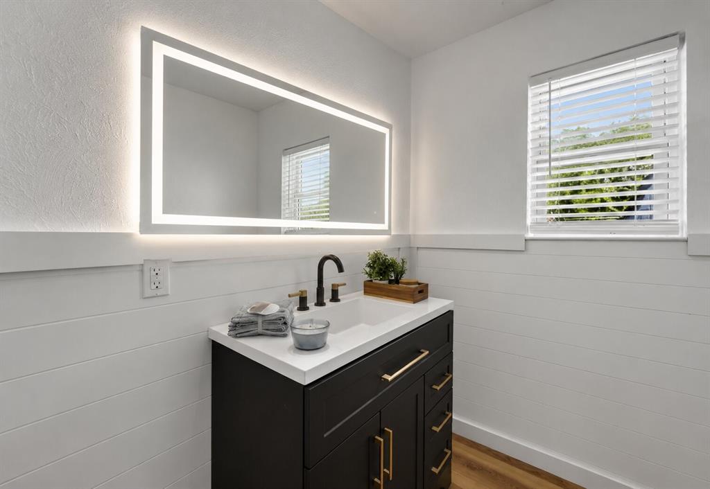 1624 E Lake Drive Property Photo 25