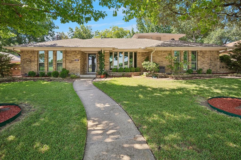 2216 Grandview Drive Property Photo 1