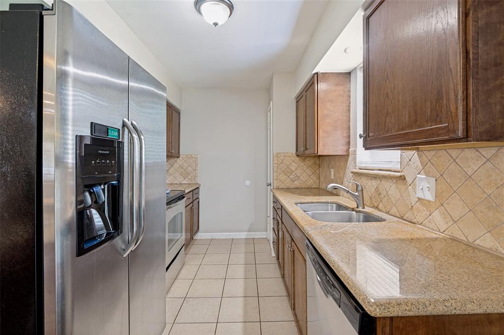 1404 Timberlake Circle Property Photo 5