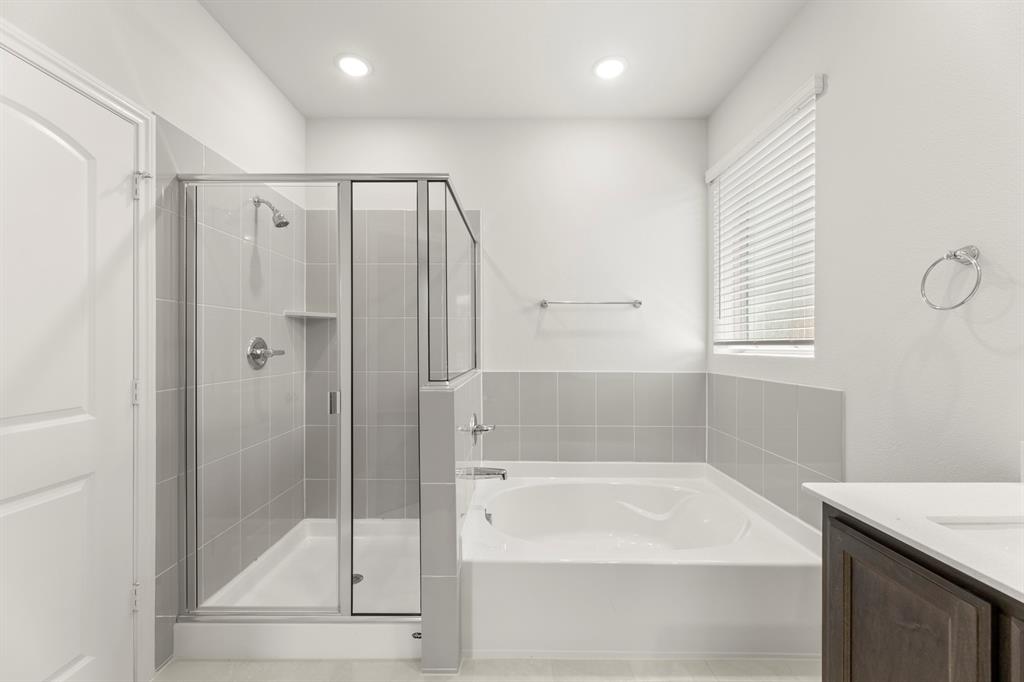 2521 Russell Way Property Photo 7