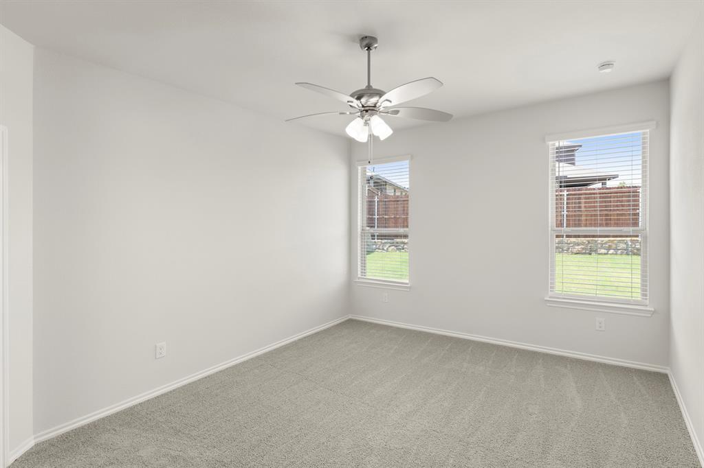 2521 Russell Way Property Photo 11