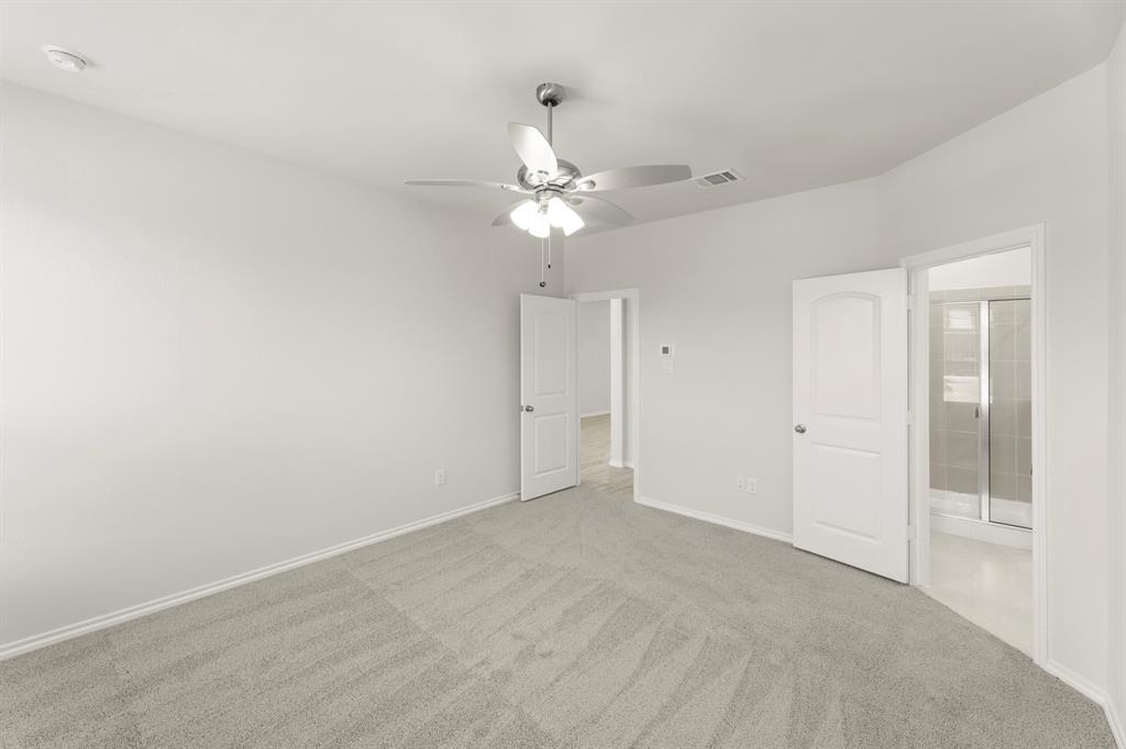 2521 Russell Way Property Photo 12