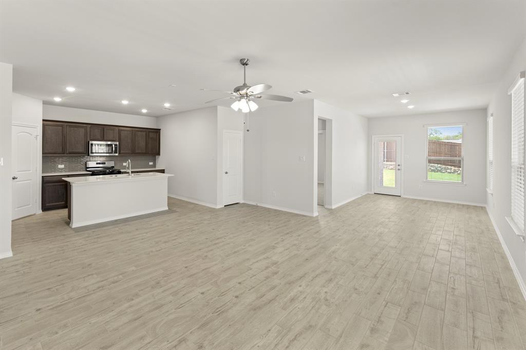 2521 Russell Way Property Photo 15