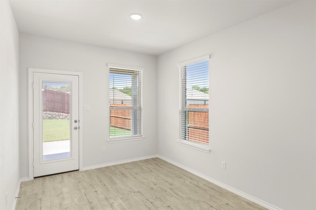 2521 Russell Way Property Photo 17