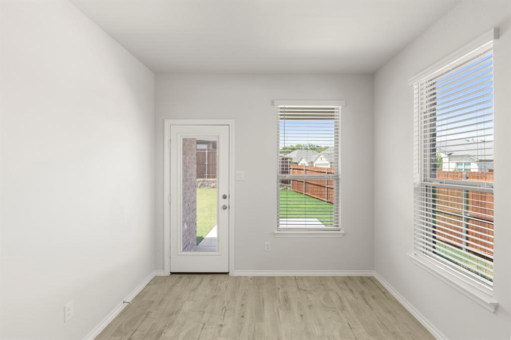 2521 Russell Way Property Photo 18