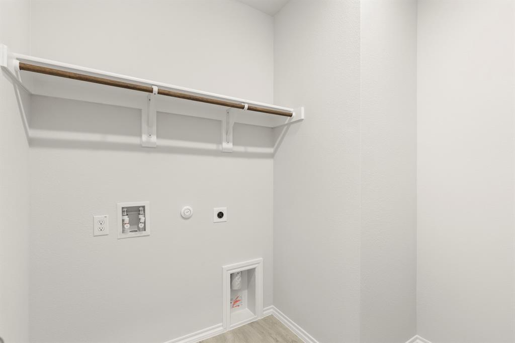 2521 Russell Way Property Photo 19