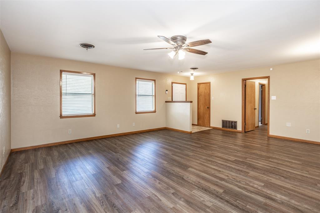 6989 W Fm 922 Property Photo 8