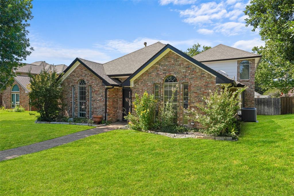 1220 Dentonshire Drive Property Photo 3