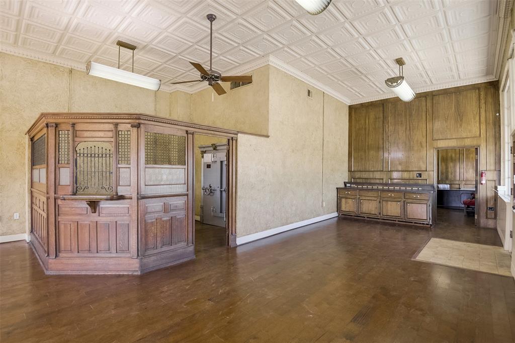 118 N Main Street Property Photo 8