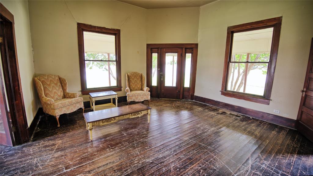 400 S Broad Street Property Photo 4