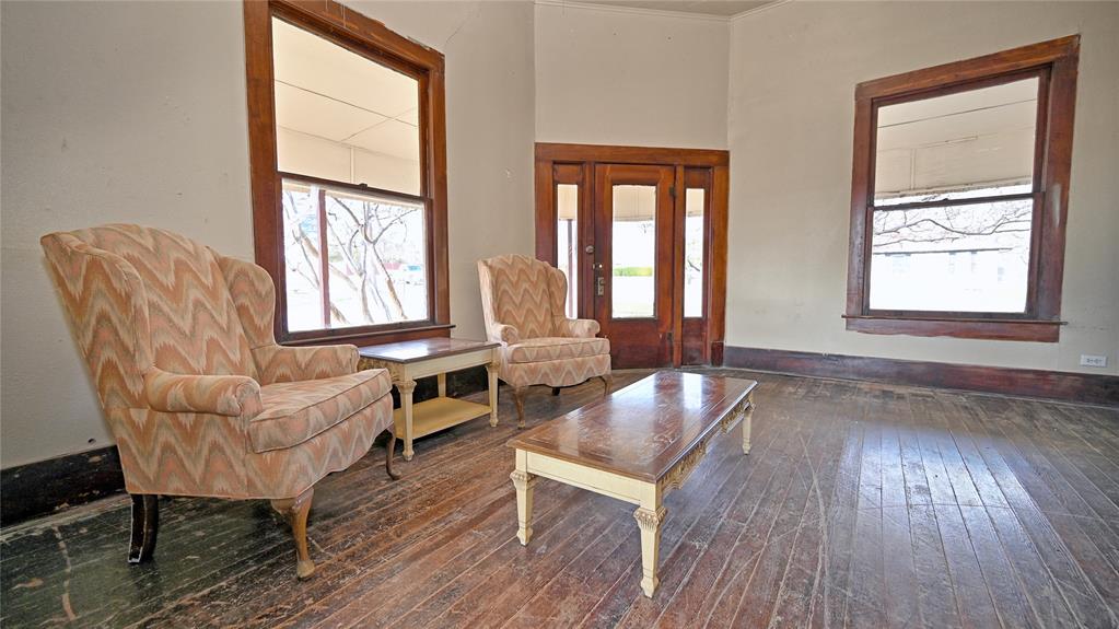 400 S Broad Street Property Photo 5