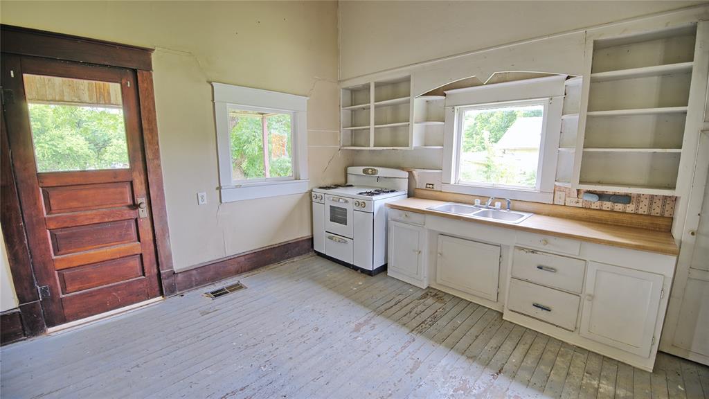 400 S Broad Street Property Photo 6