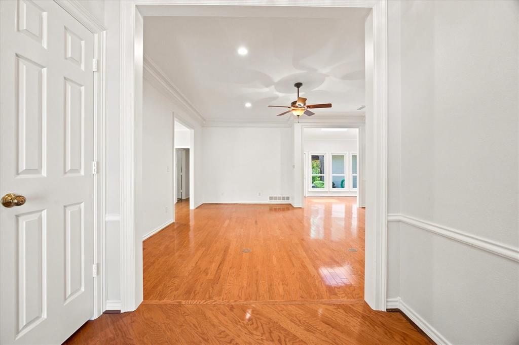 1615 Shores Boulevard Property Photo 6