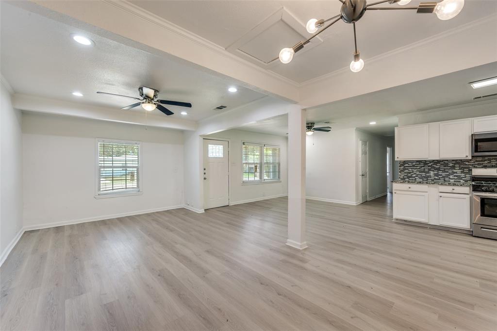 1102 E Lovers Lane Property Photo 2