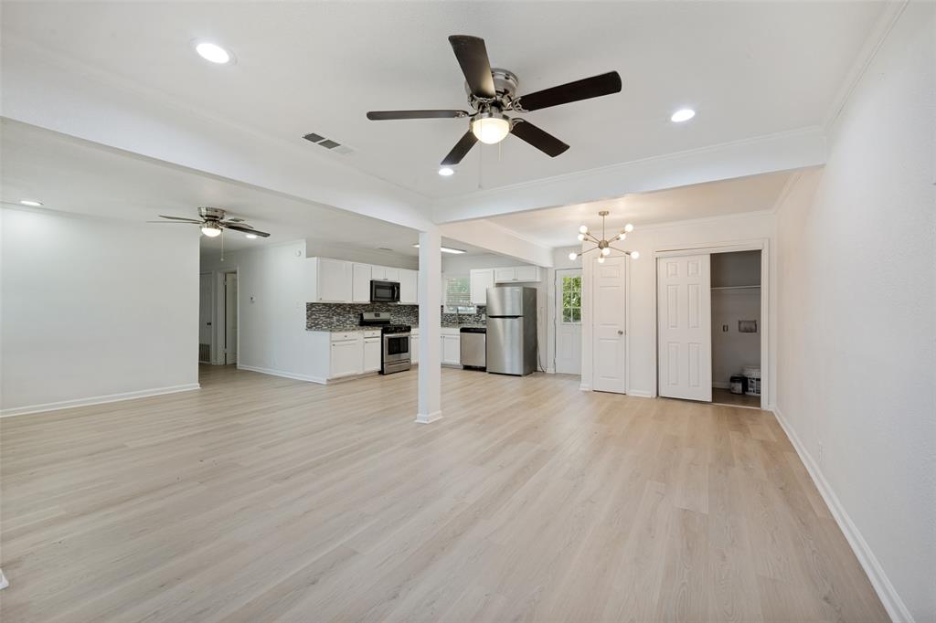 1102 E Lovers Lane Property Photo 4