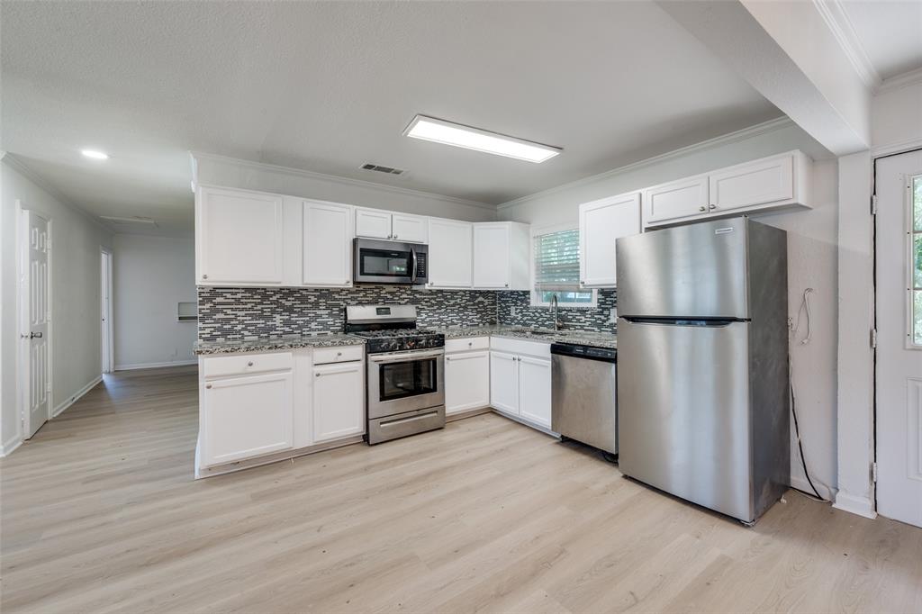 1102 E Lovers Lane Property Photo 6