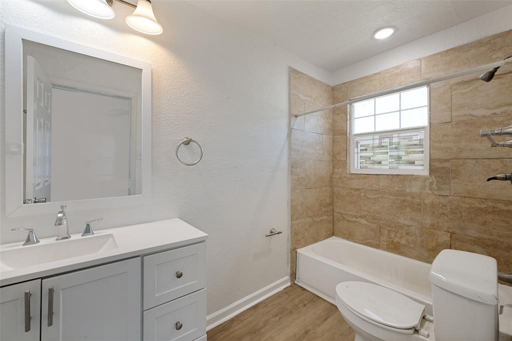 1102 E Lovers Lane Property Photo 7