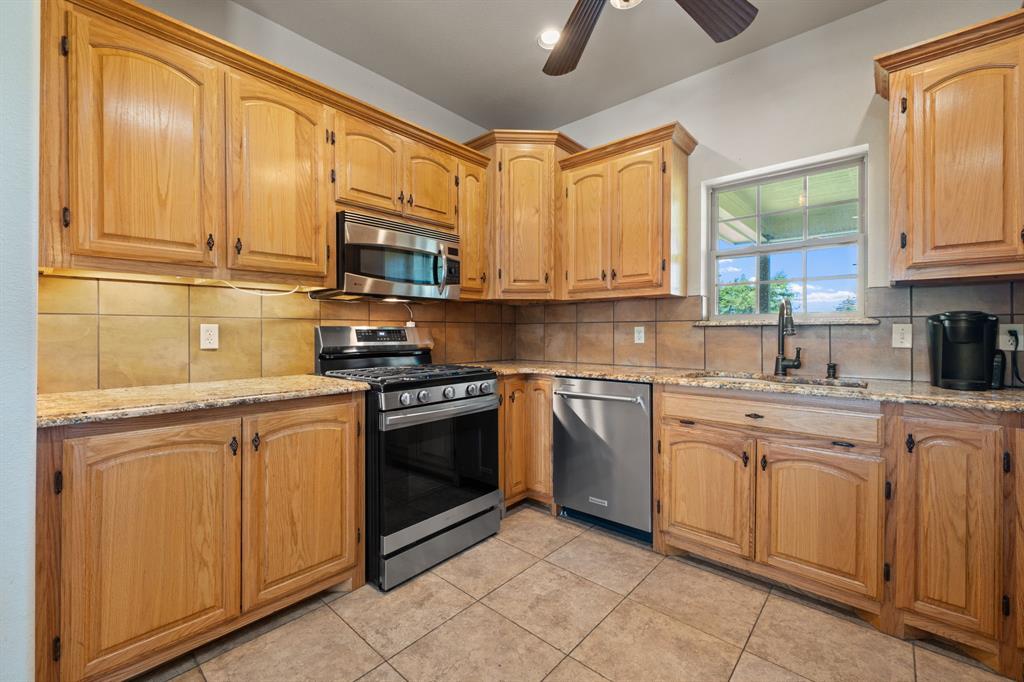 247 County Road 4519 Property Photo 15