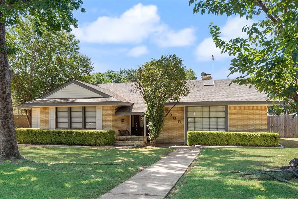 909 Egyptian Way Property Photo 1