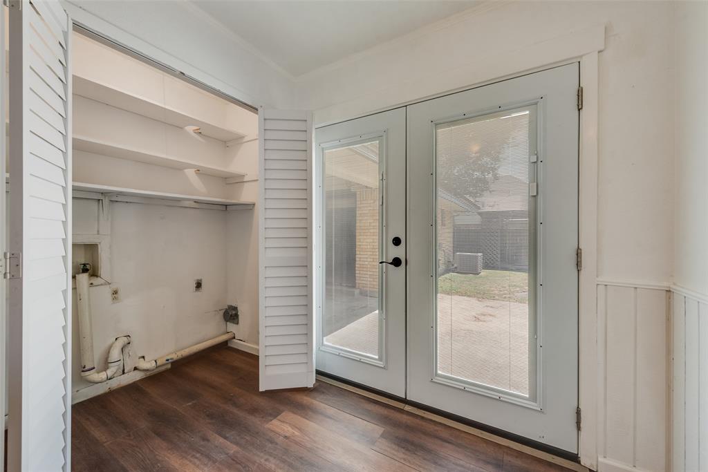 909 Egyptian Way Property Photo 17