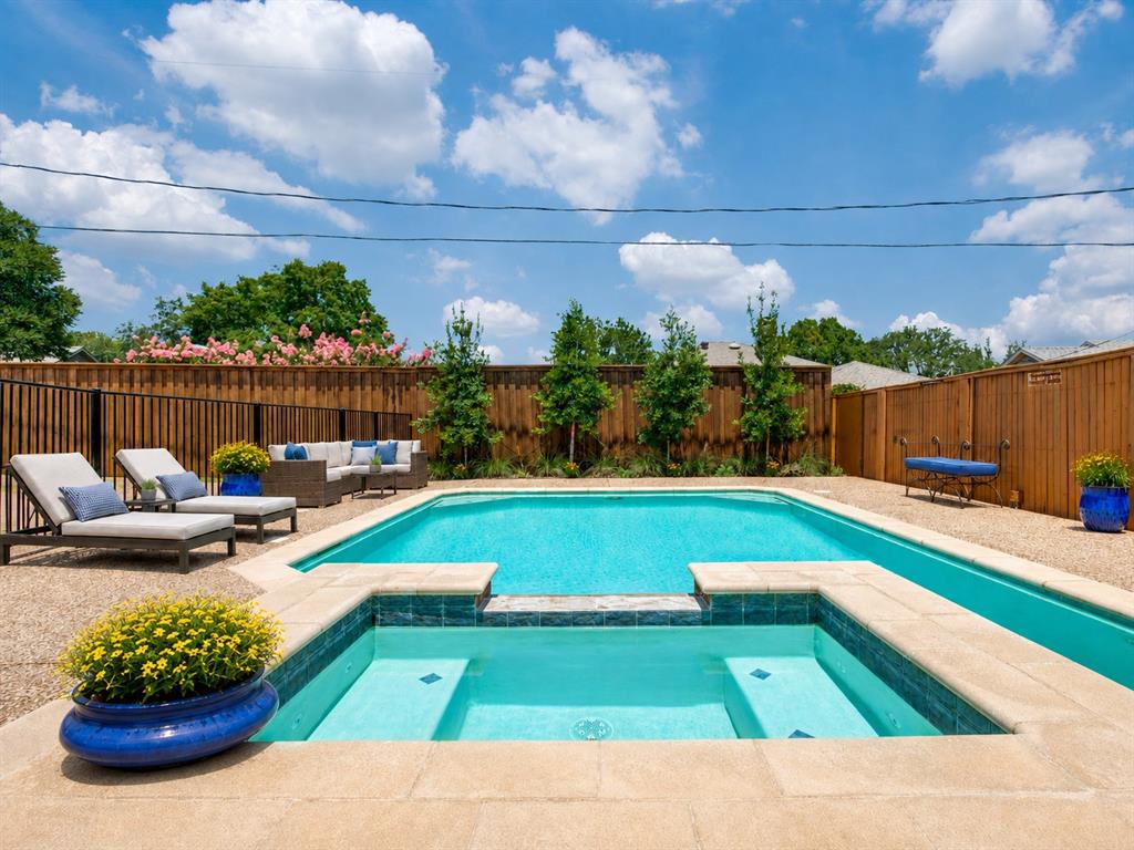 1005 De Pauw Drive Property Photo 1
