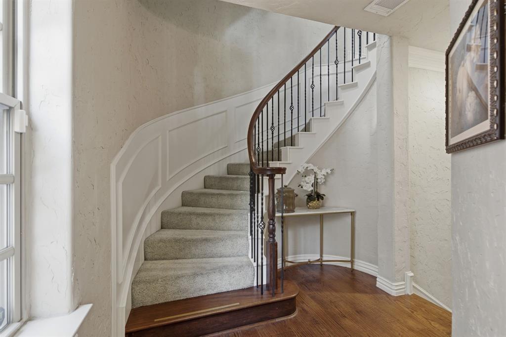 728 Rockingham Drive Property Photo 4