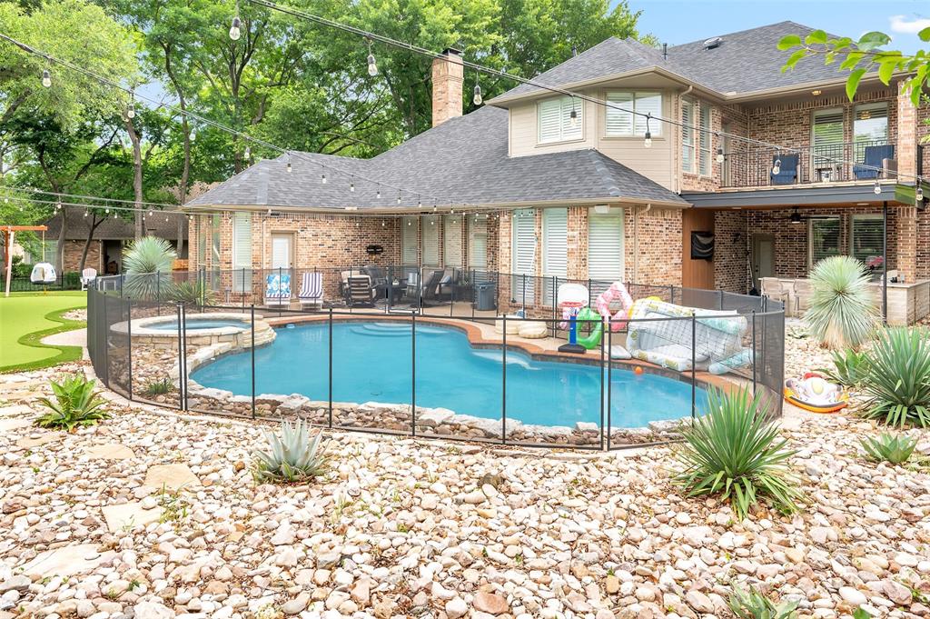 2304 Fairway Circle Property Photo 2