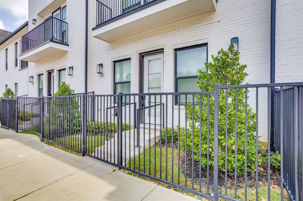 123 Thornton Street Property Photo 3