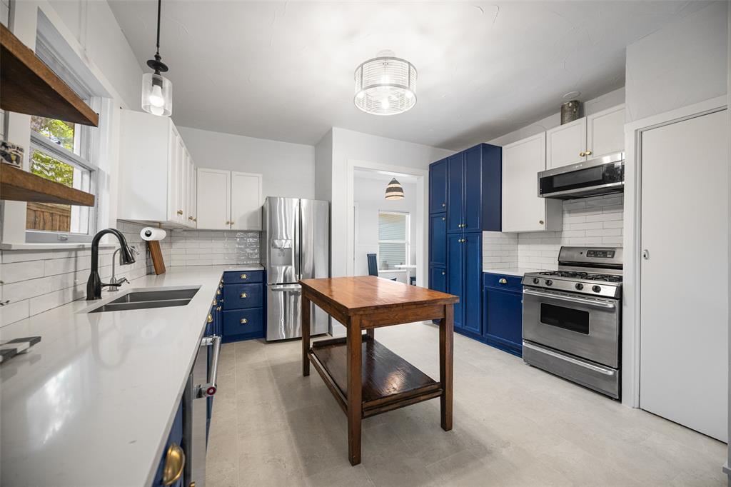 832 N Winnetka Avenue Property Photo 10