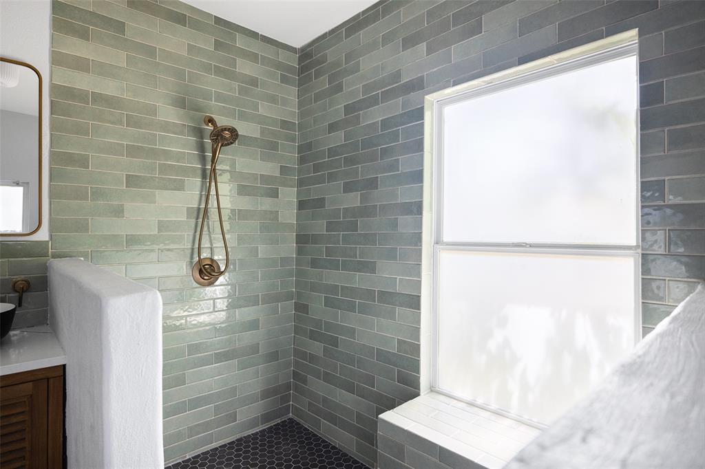 832 N Winnetka Avenue Property Photo 14