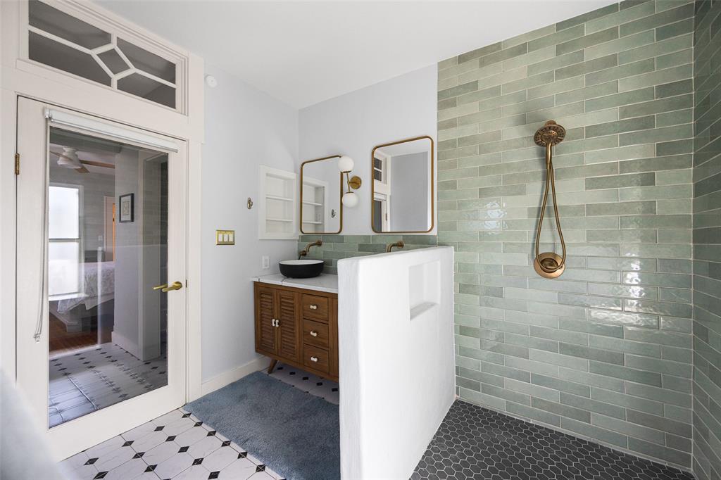 832 N Winnetka Avenue Property Photo 16