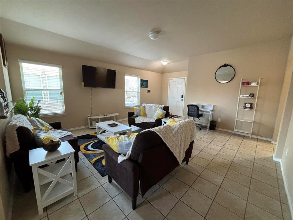 912 Platinum Drive Property Photo 3