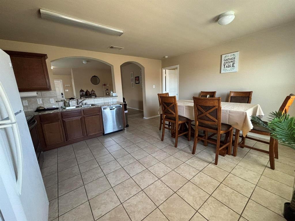 912 Platinum Drive Property Photo 5