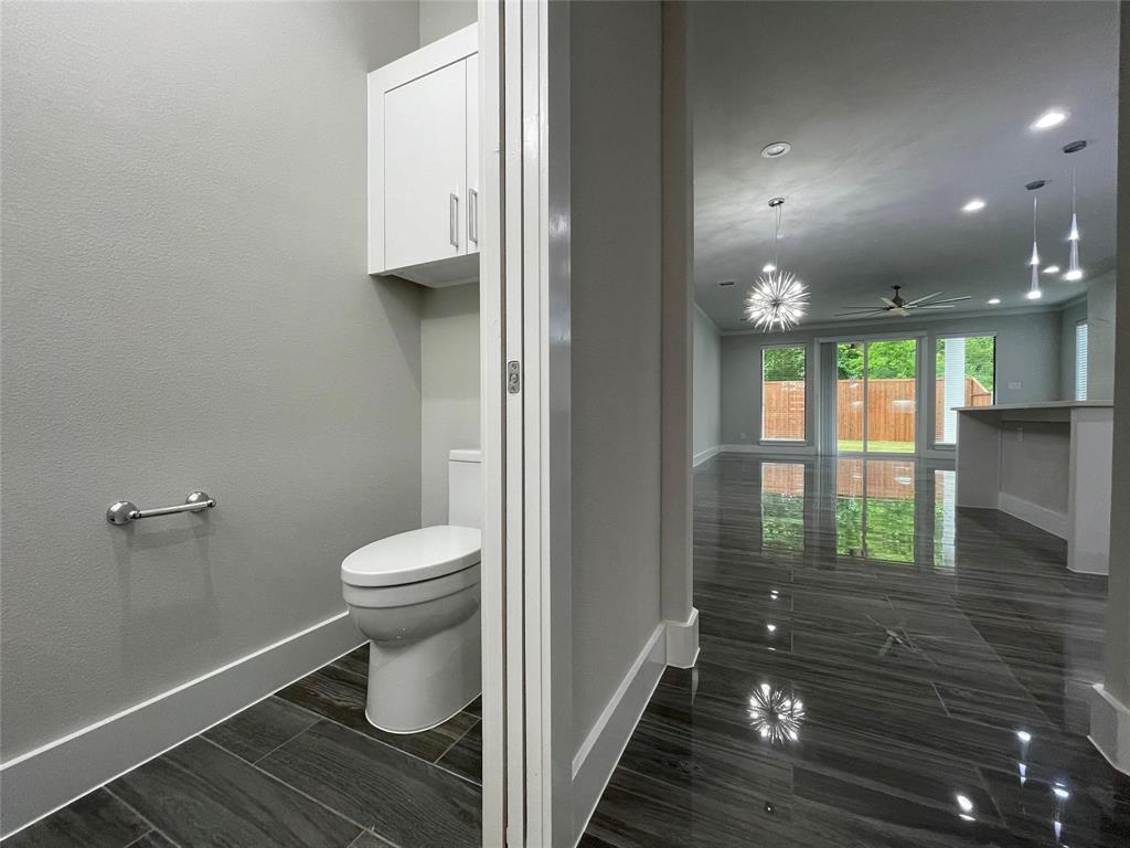 2417 N Winnetka Avenue Property Photo 3