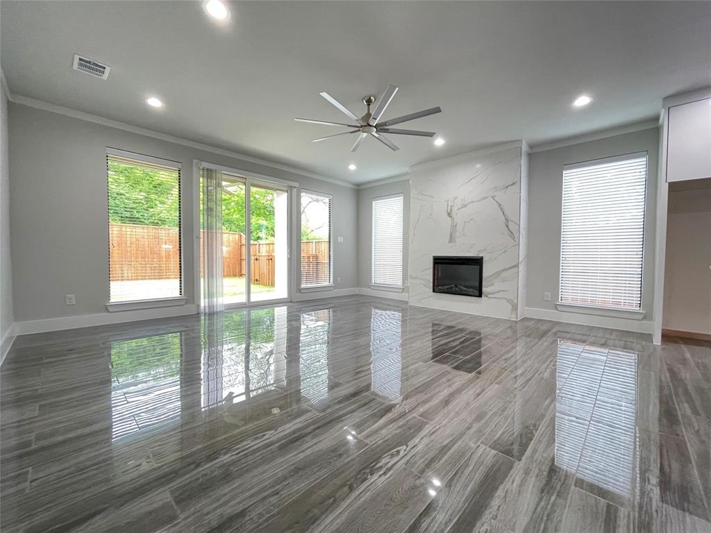 2417 N Winnetka Avenue Property Photo 5
