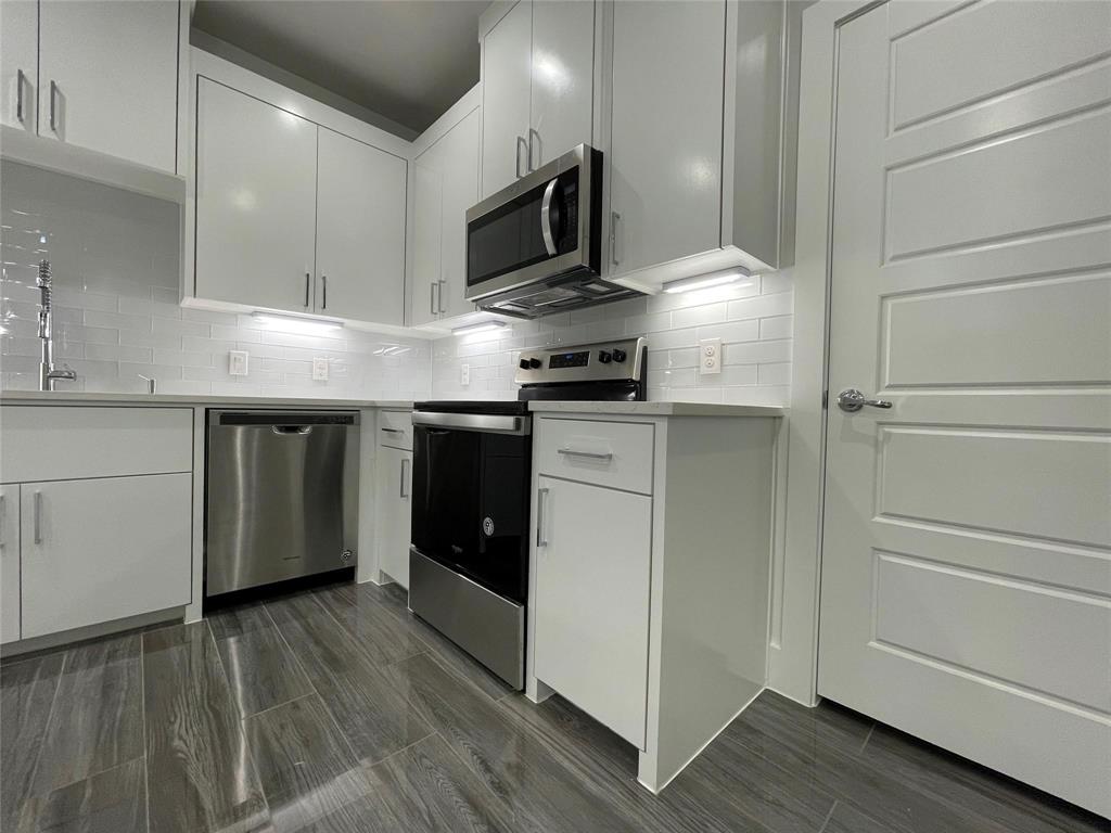 2417 N Winnetka Avenue Property Photo 7