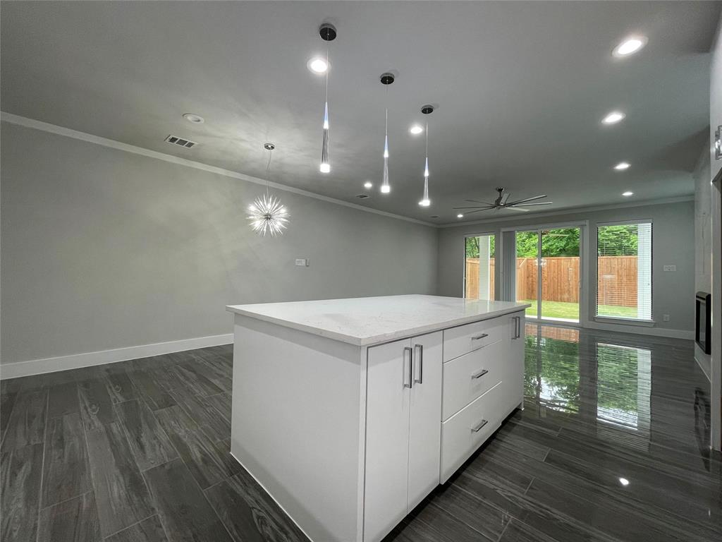2417 N Winnetka Avenue Property Photo 8