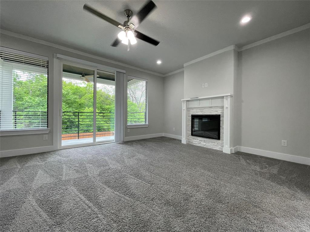2417 N Winnetka Avenue Property Photo 12