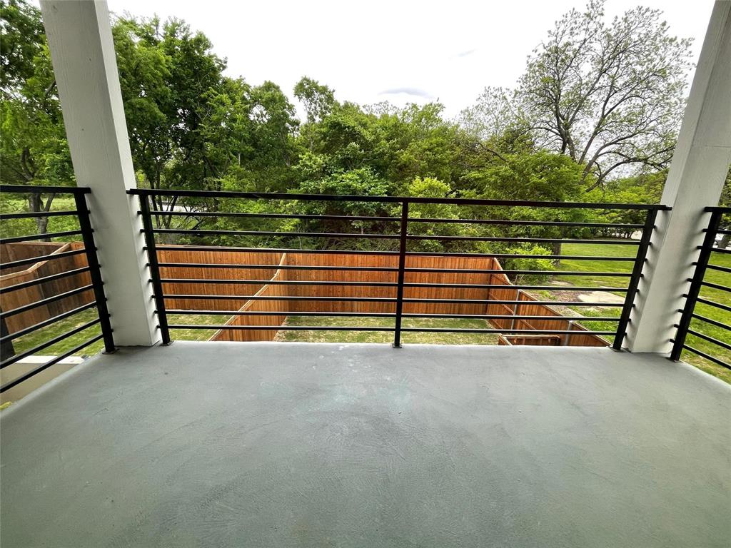 2417 N Winnetka Avenue Property Photo 13