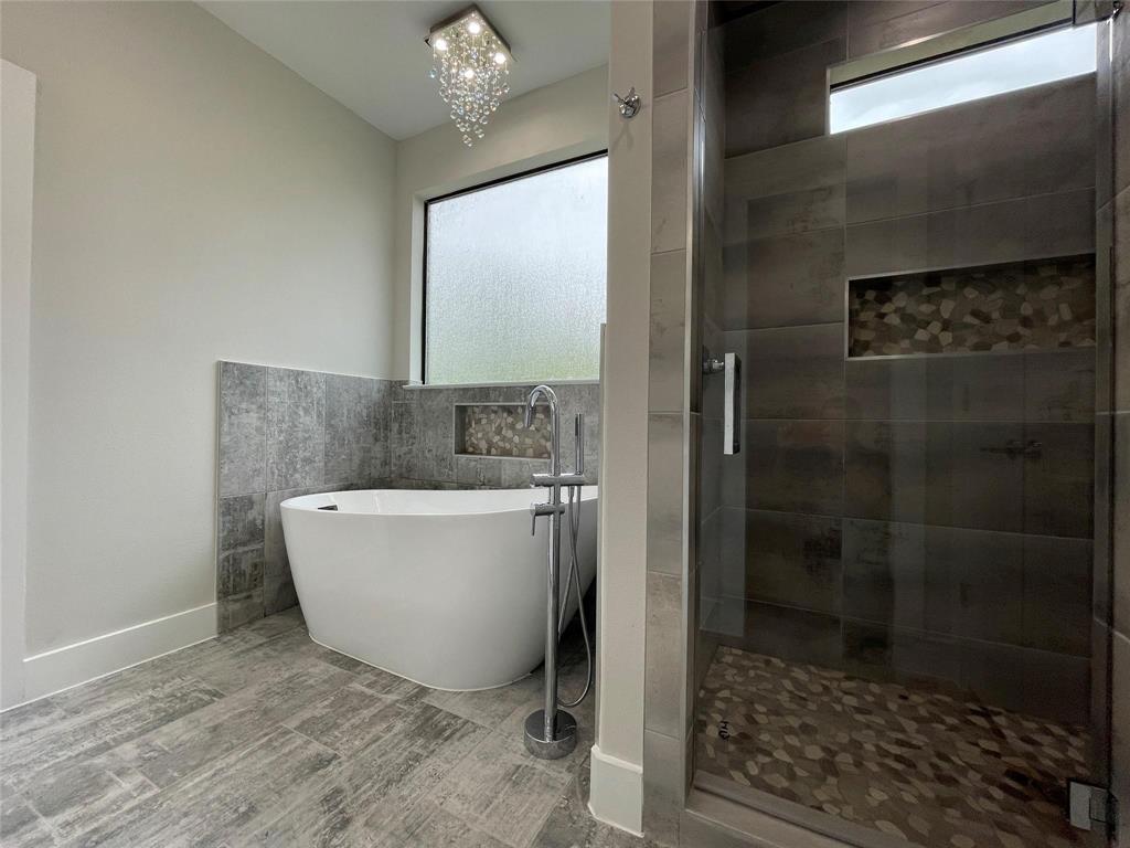2417 N Winnetka Avenue Property Photo 15