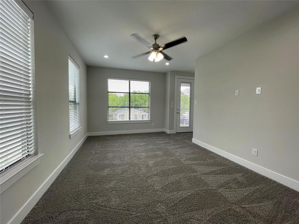 2417 N Winnetka Avenue Property Photo 18