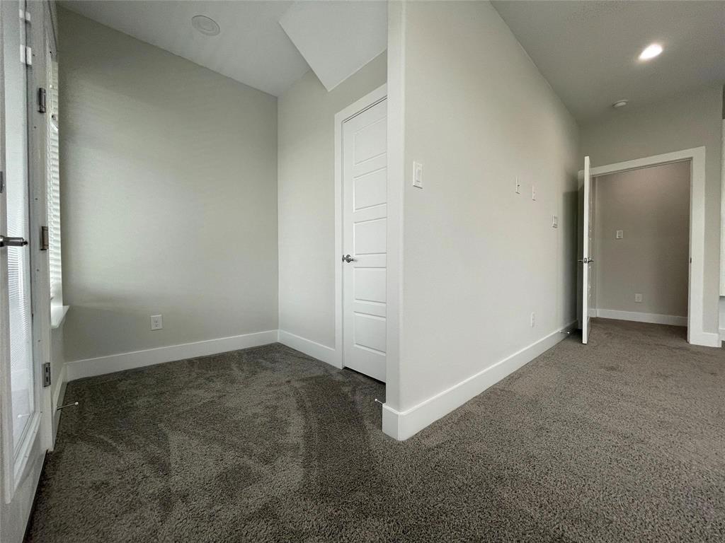 2417 N Winnetka Avenue Property Photo 19