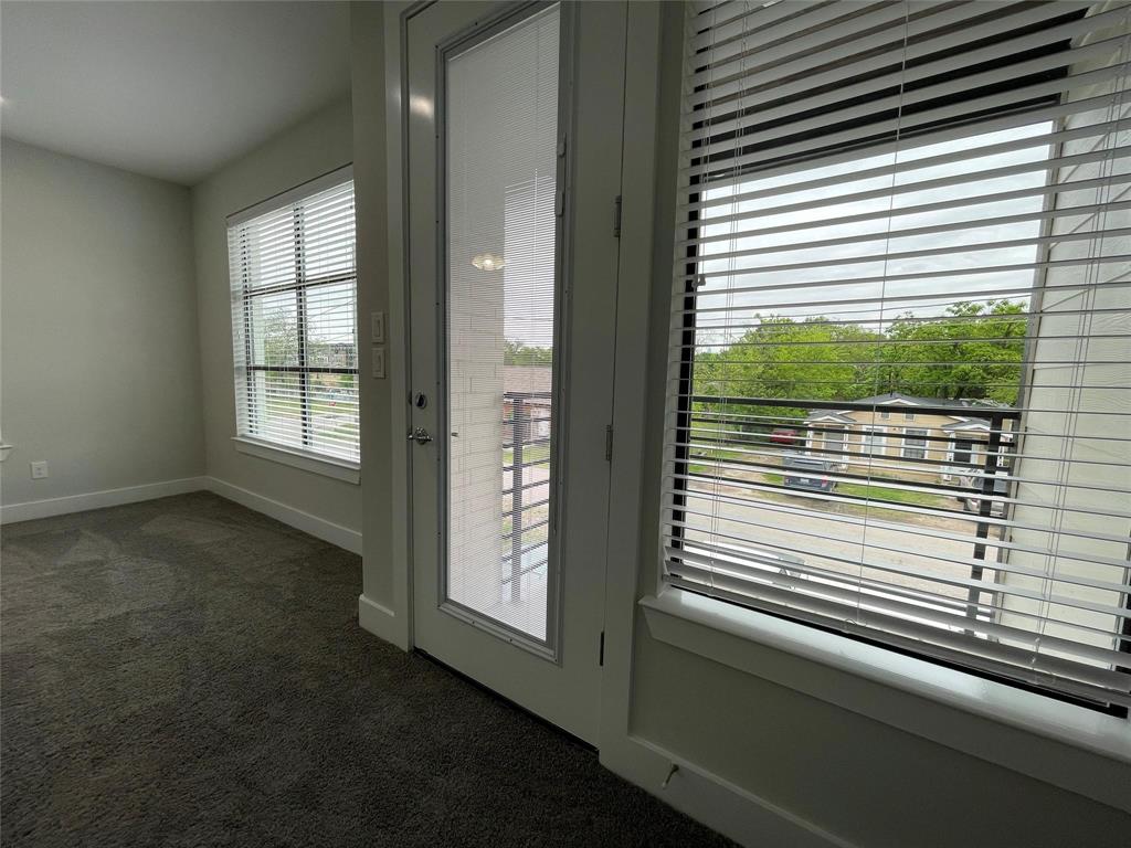 2417 N Winnetka Avenue Property Photo 20
