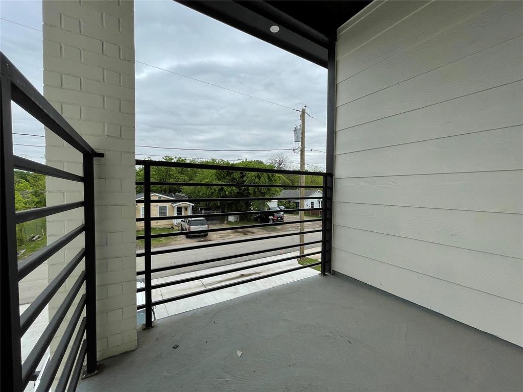 2417 N Winnetka Avenue Property Photo 21