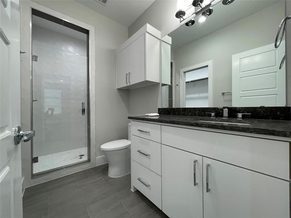 2417 N Winnetka Avenue Property Photo 23