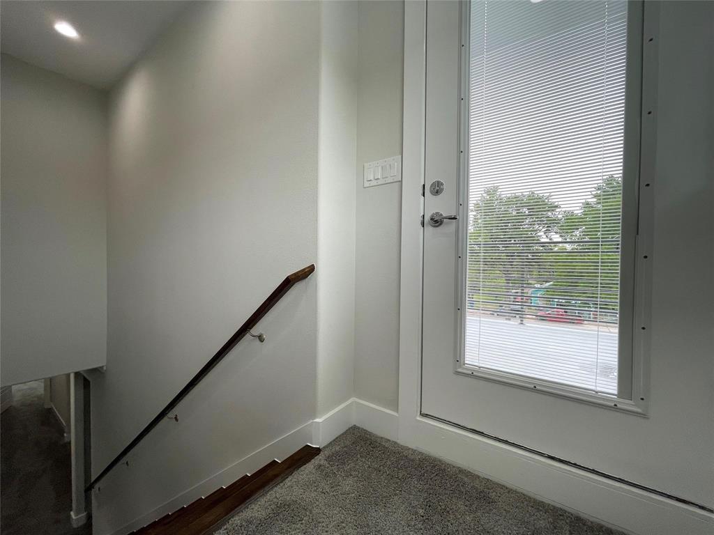 2417 N Winnetka Avenue Property Photo 25