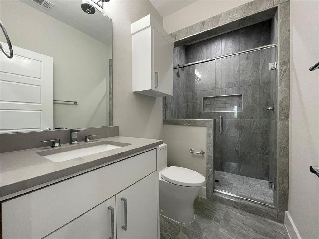 2417 N Winnetka Avenue Property Photo 27
